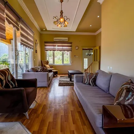 Secluded Villa With On Mountainside In Antalya Willa