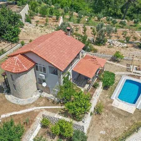 וילה Secluded Villa With On Mountainside In Antalya אנטליה