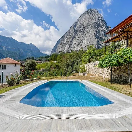 Secluded Villa With On Mountainside In Antalya 빌라